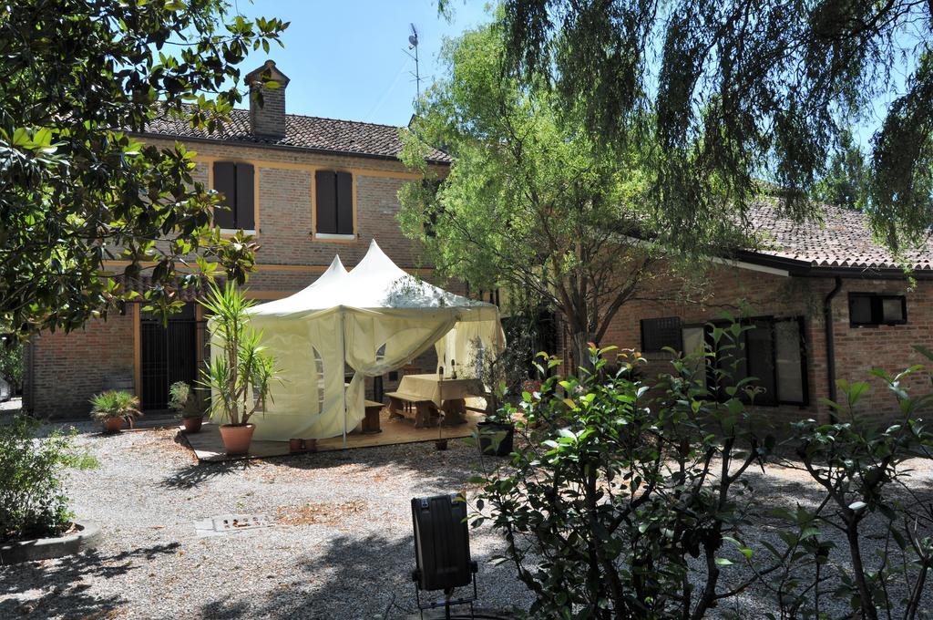 Corte Dossello Massa Fiscaglia Buitenkant foto